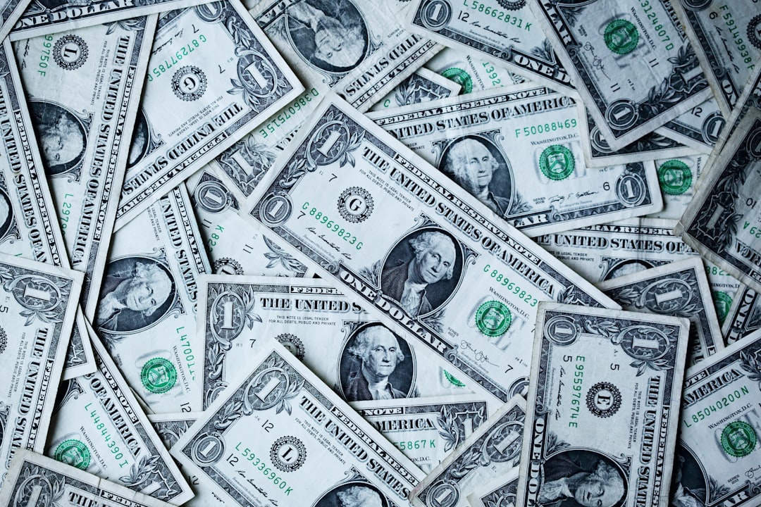 Pourquoi les acheteurs comptant gagnent à Montréal (et ce que les acheteurs financés peuvent faire)